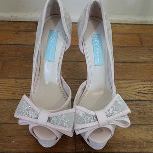 Betsey Johnson size 6M heels